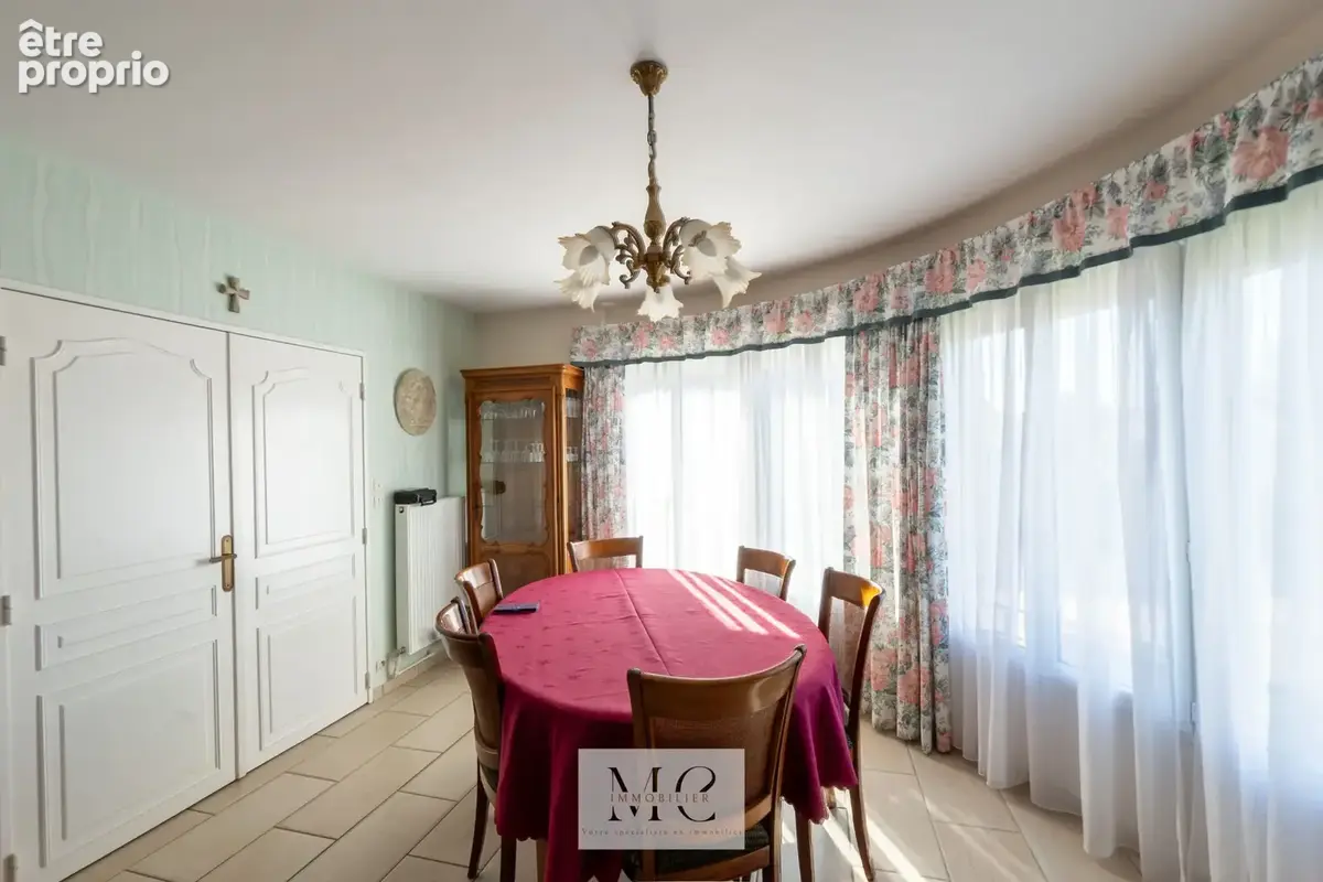 Plain pied 4 chambres double garage et beau jardin - photo 2