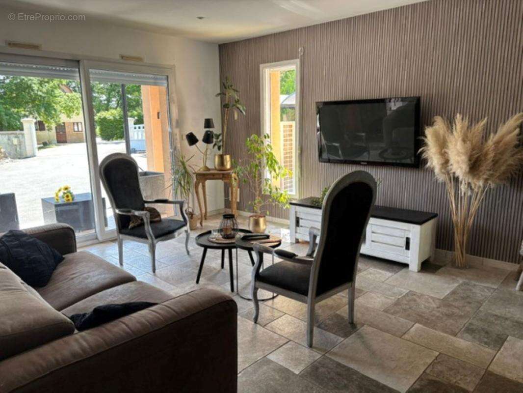 Maison à TERRASSON-LAVILLEDIEU