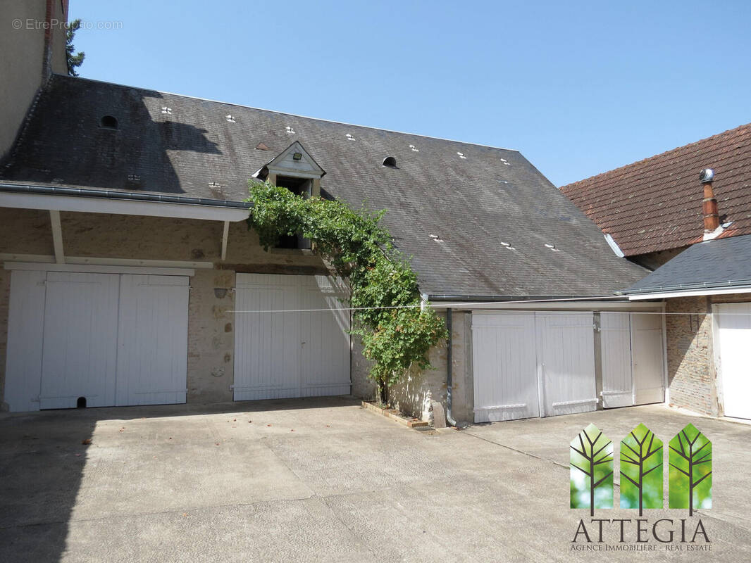 Maison 175 m² à La Chatre  - photo 4