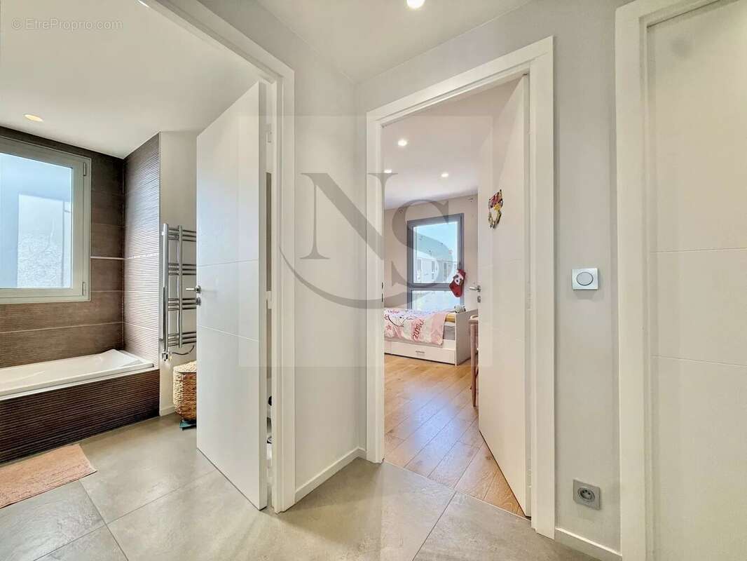 Appartement à EGUILLES