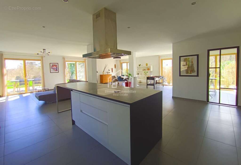 Maison à DIVONNE-LES-BAINS