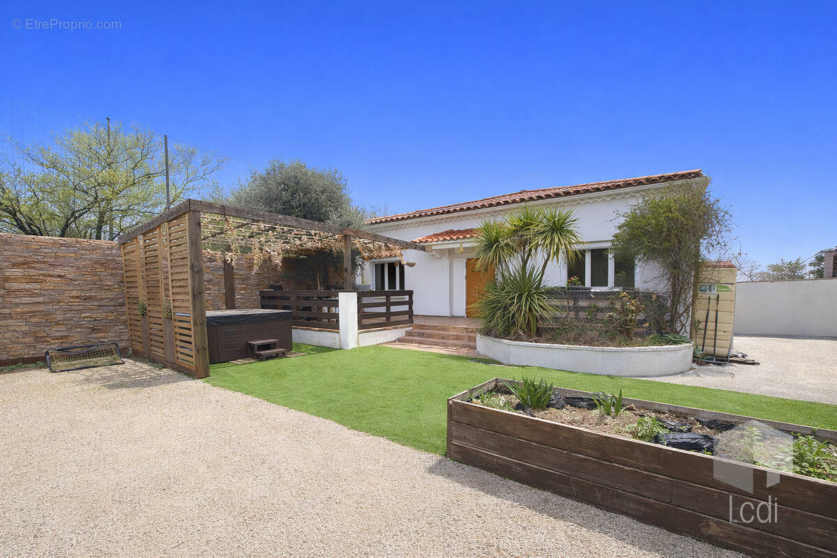 Maison à MONTELIMAR