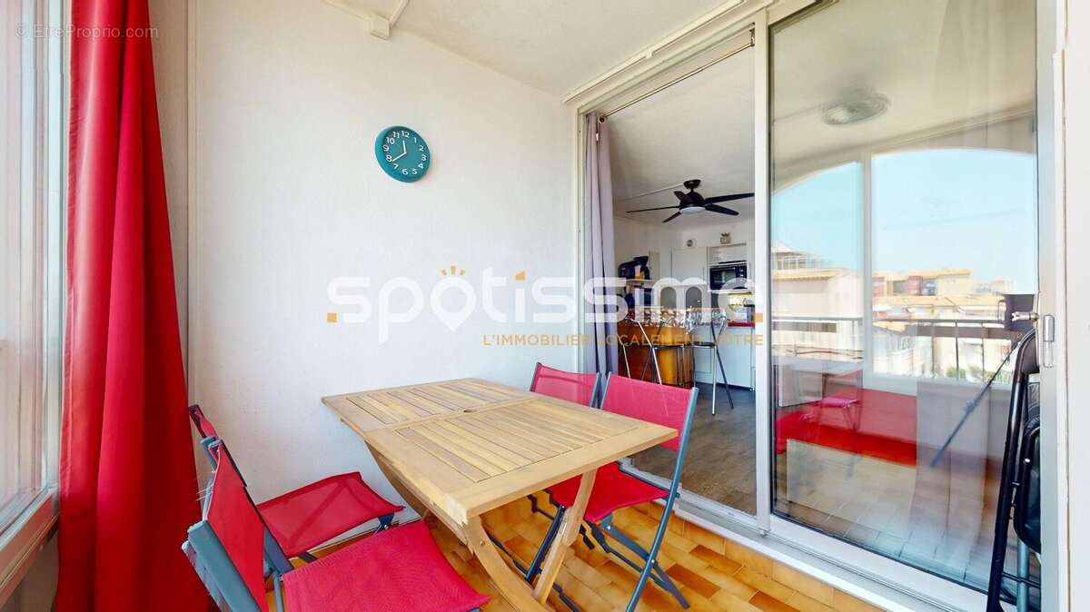 Studio cabine 4 couchages, loggia et parking - Vue Bateaux - photo 10