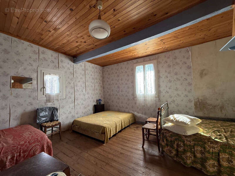 Dpt Hautes Pyrénées (65), à vendre SADOURNIN corps de ferme avec maison T6 de 125m² + grandes dépendances attenantes sur 8280 m² - photo 7