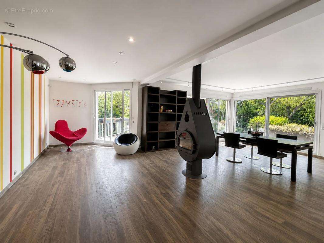 Maison d’architecte de 257m² 6 chambres piscine - à rénover - photo 5