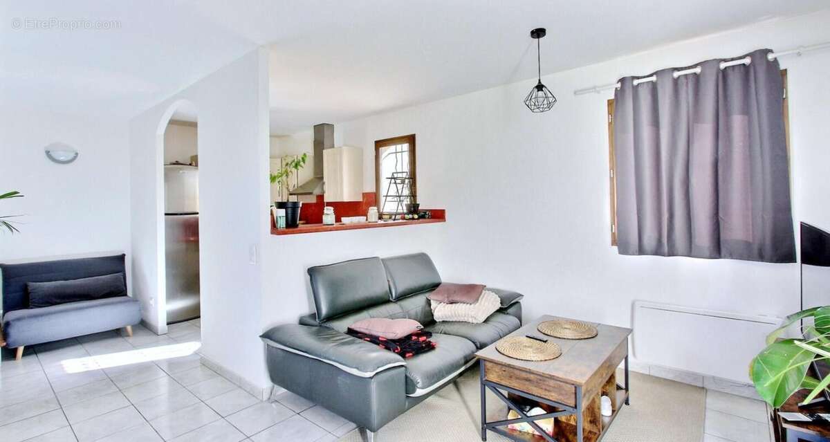 Maison à FLASSANS-SUR-ISSOLE