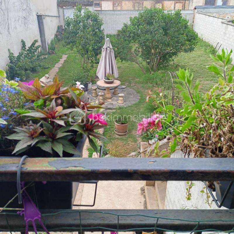 Maison à VILLENEUVE-L'ARCHEVEQUE