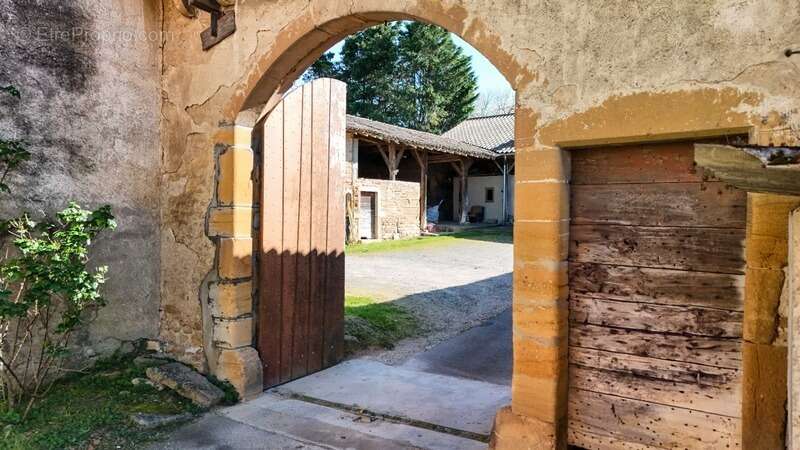 Maison à GENOUILLEUX