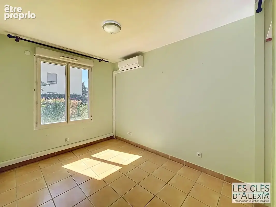 VAULX-EN-VELIN – T4 de 89,33 m² avec terrasse, jardin privatif et garage double en sus - photo 10