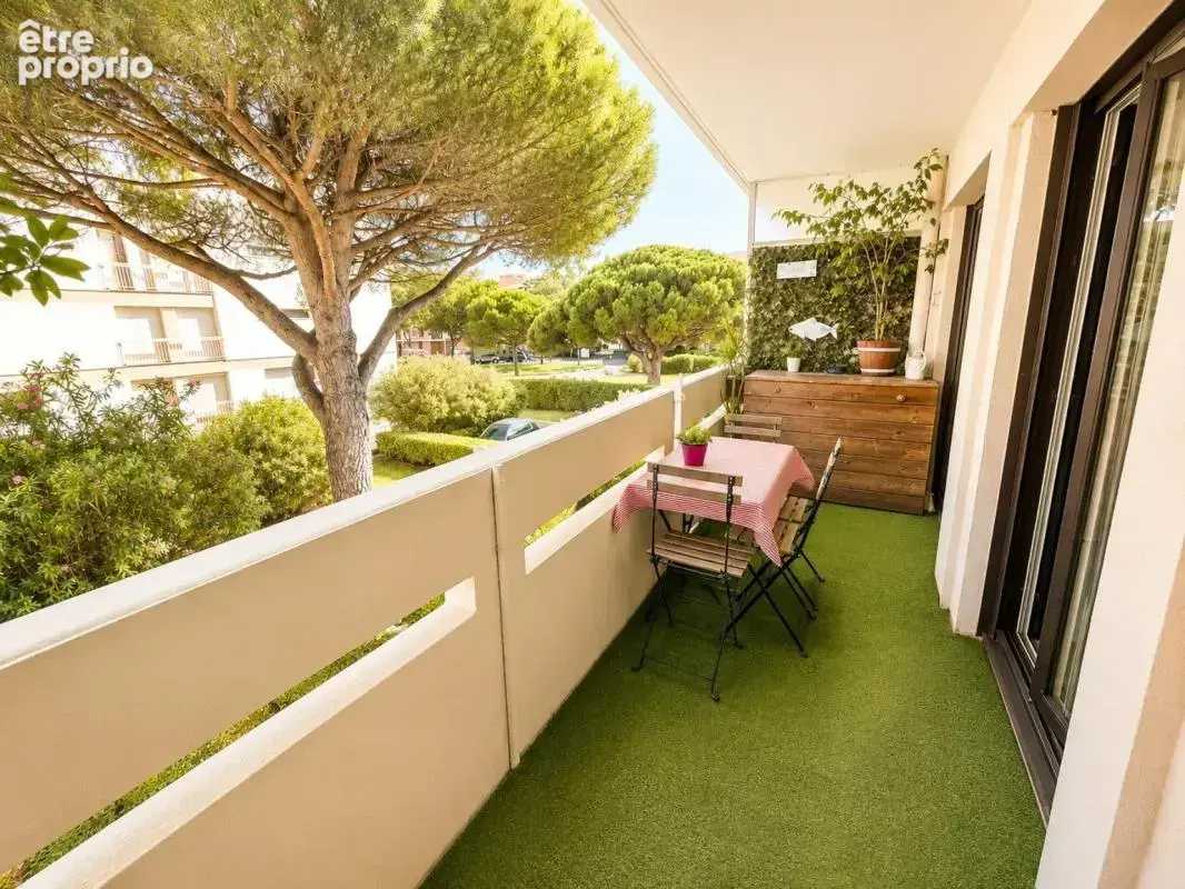 À vendre – port-fréjus – 35 m² – à 350 m de la plage – cave – parking - photo 1