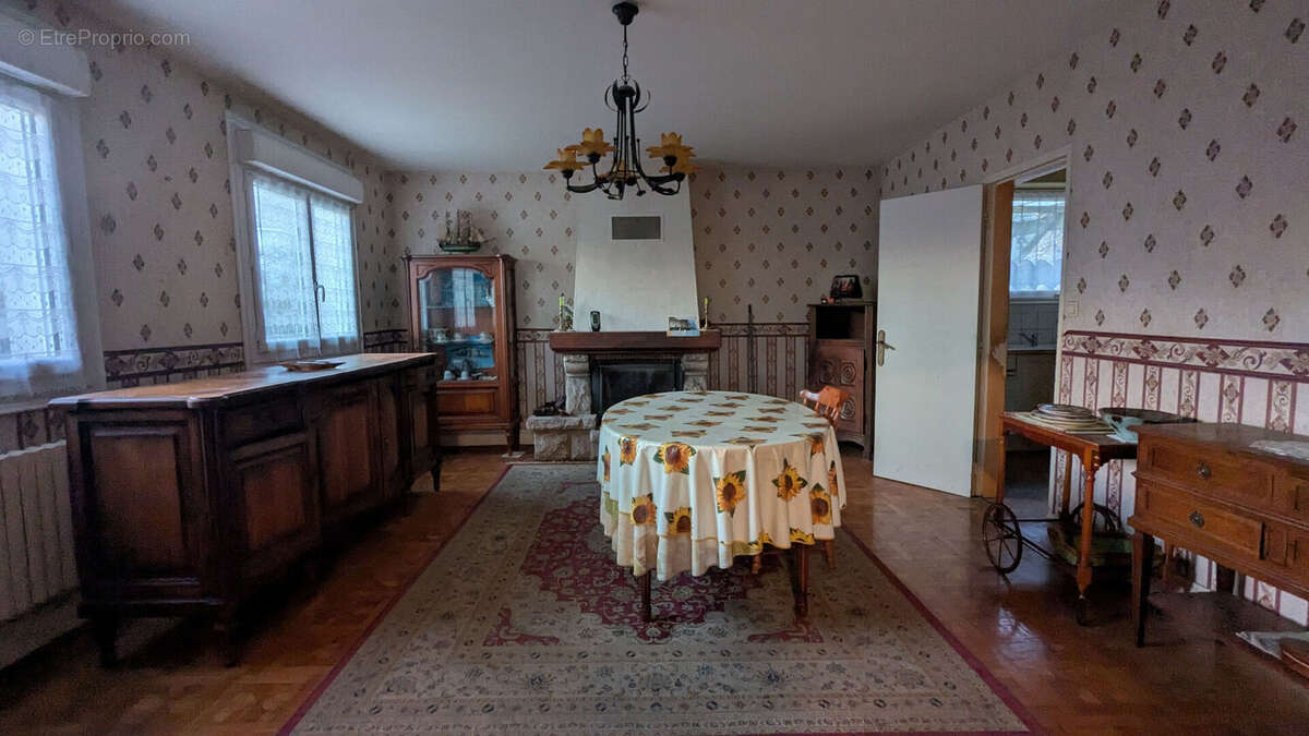 Maison à SAINT-MARTIN-DES-CHAMPS