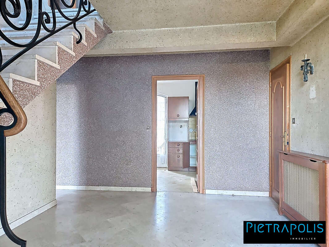 Maison 220 m² à Taponas  - photo 2