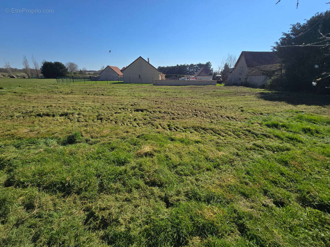 Terrain constructible- Bessay - photo 2
