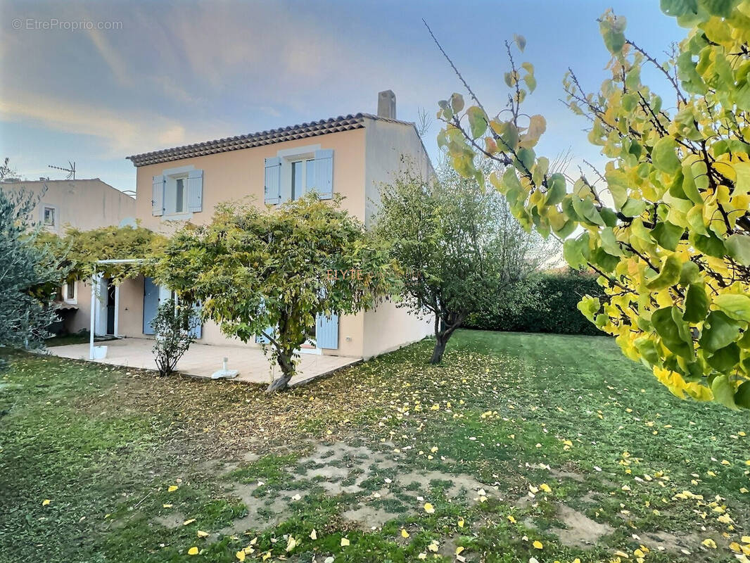 Maison à PEYROLLES-EN-PROVENCE
