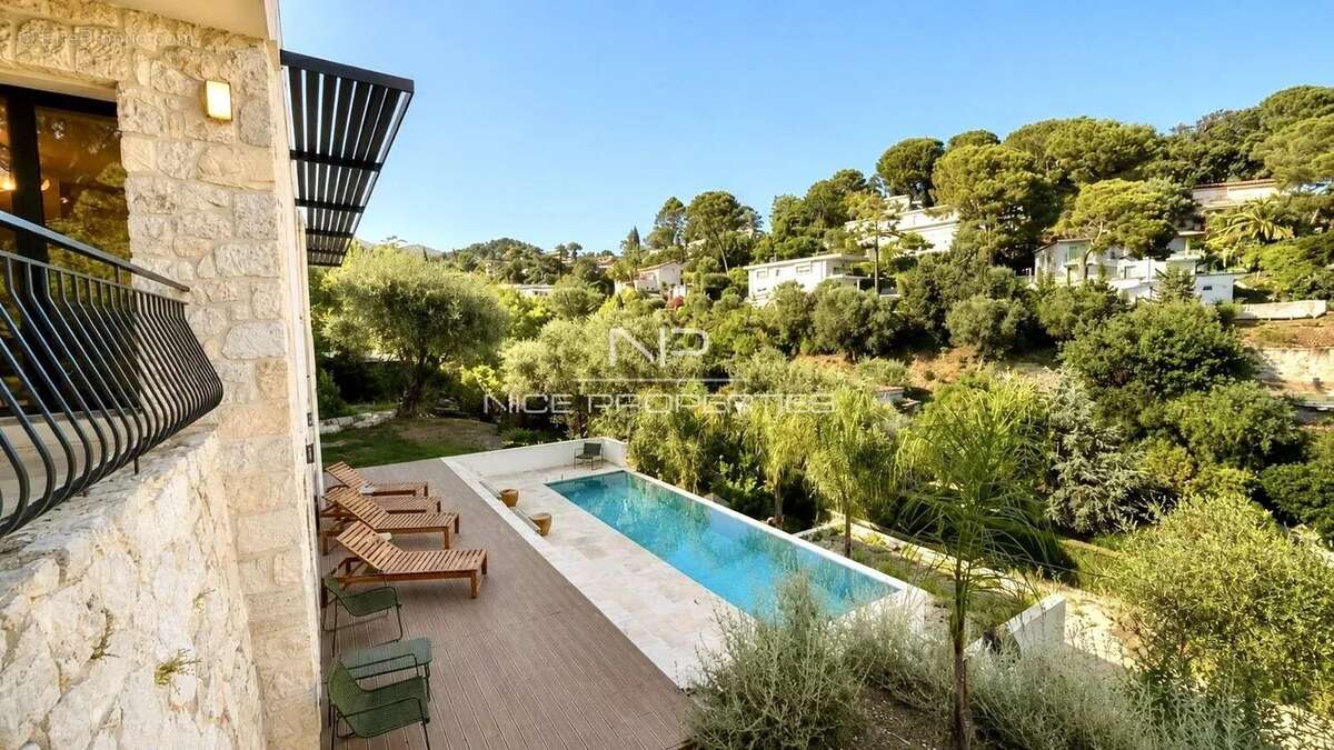 Nice Gairaut,  belle villa niçoise rénovée, piscine et garages - photo 2