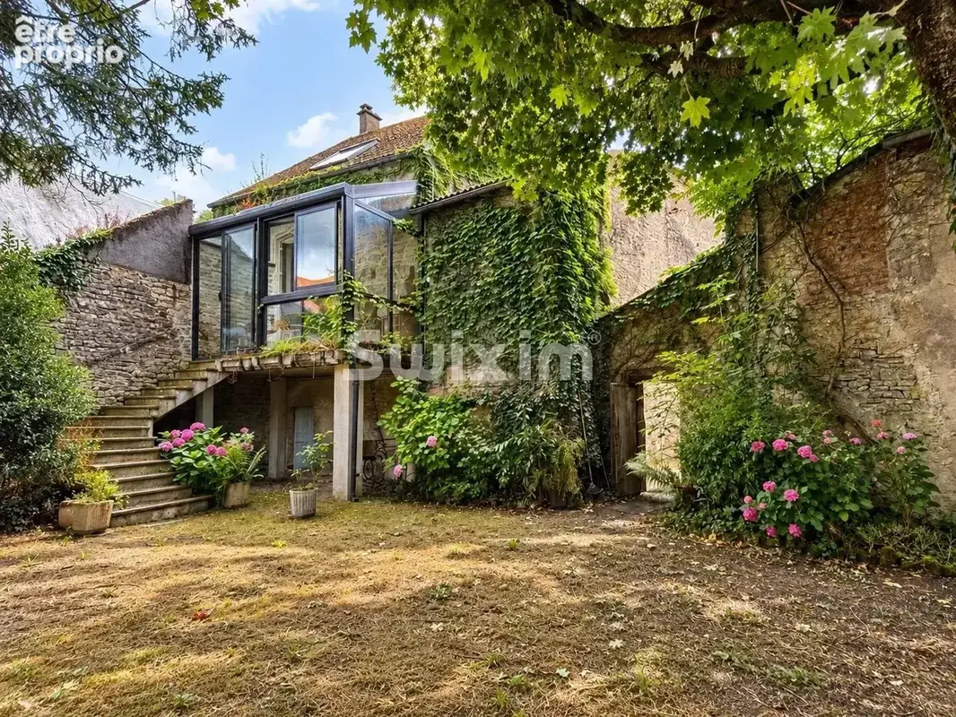 L'isle-sur-serein – une tour du xiiiᵉ siècle, cinq chambres et 271 m² d'histoire à habiter - photo 12