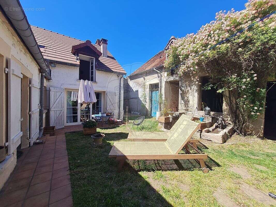 Maison à BEAUMONT-LA-FERRIERE