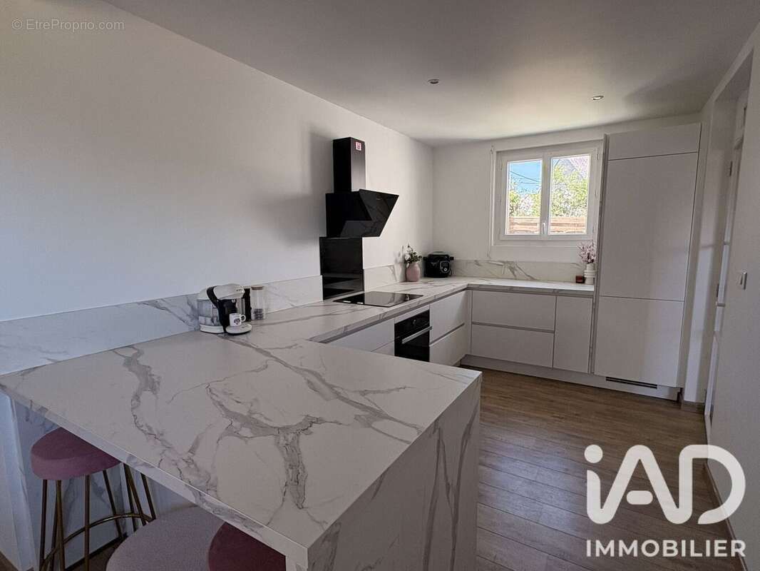 Maison 114 m² à La Chapelle-Des-Marais  - photo 2
