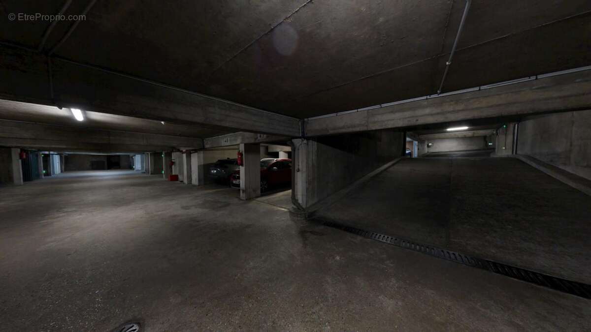 Parking à PARIS-15E