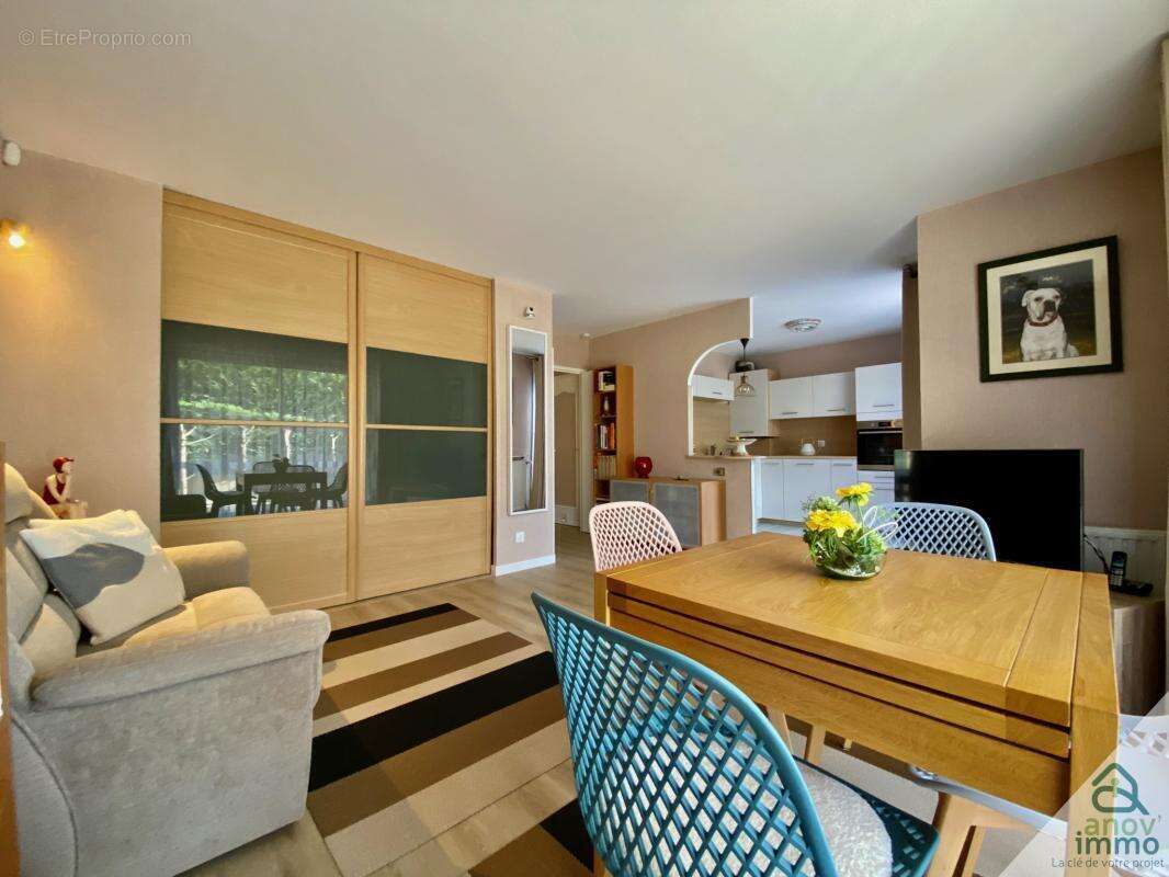 Appartement à CHARBONNIERES-LES-BAINS