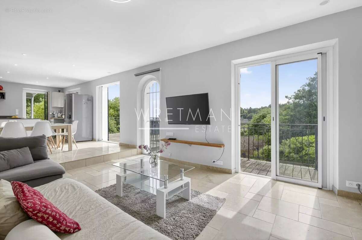 Maison à CHATEAUNEUF-GRASSE