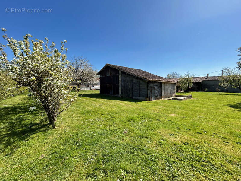 Maison à CHANTECORPS