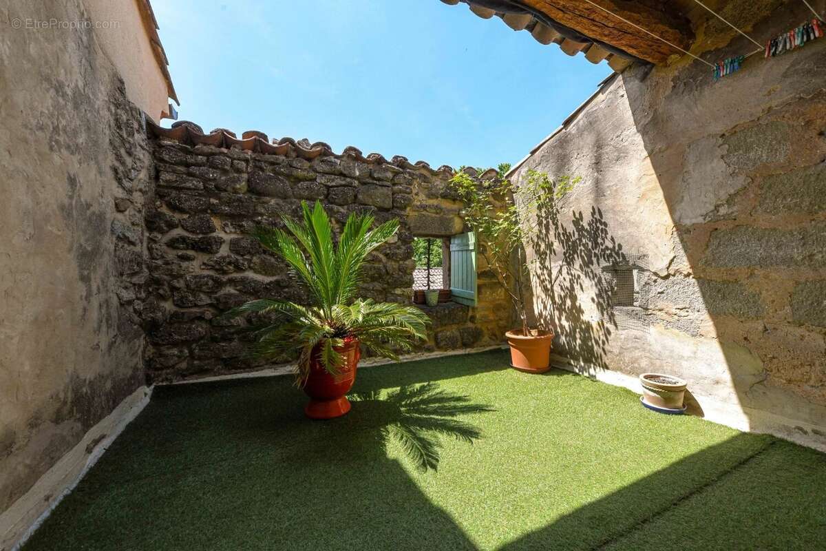 Maison à SAINT-LAURENT-LA-VERNEDE