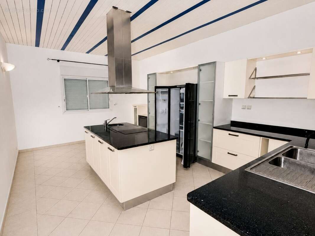 Maison 330 m² à Saint-Andre  - photo 4