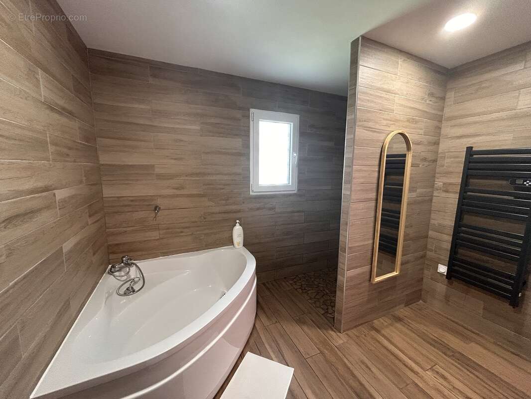 Maison à PARENTIGNAT