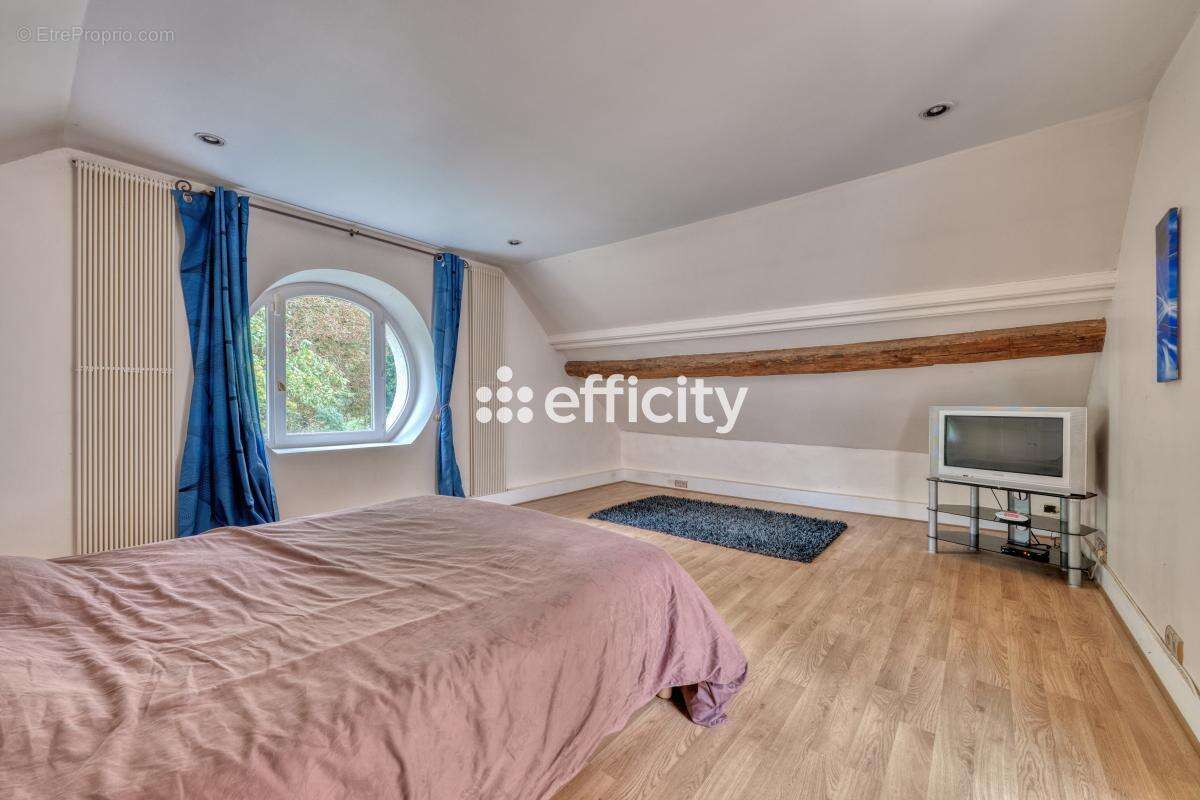 Maison à COULOMMIERS