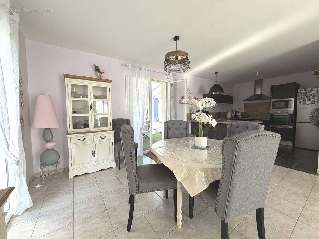 Maison à SAINT-SIMON-DE-PELLOUAILLE