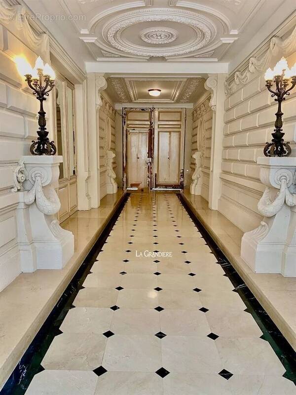 Appartement à PARIS-16E