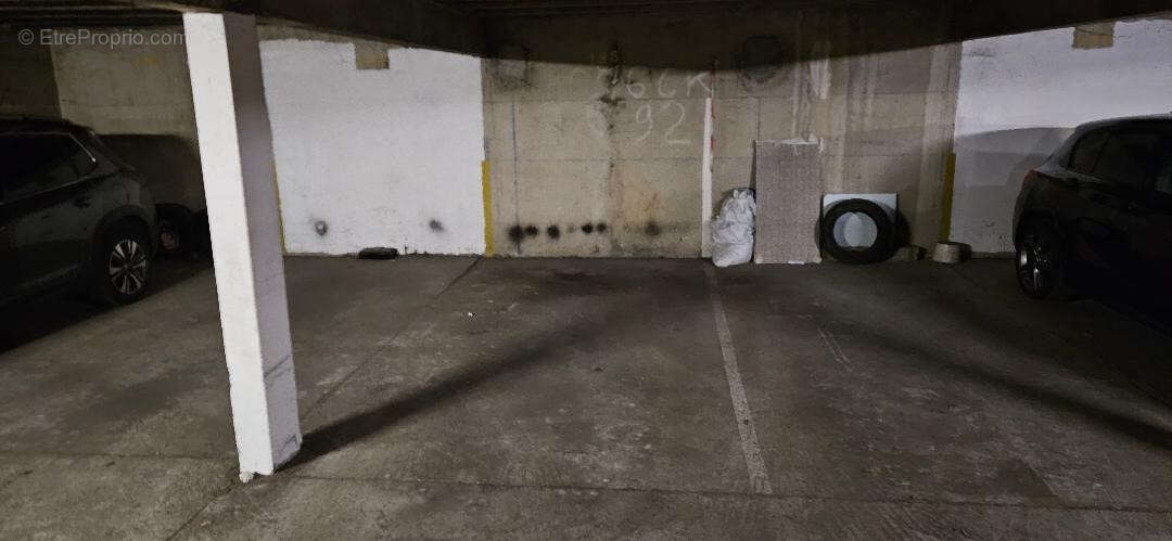 Parking à COURBEVOIE