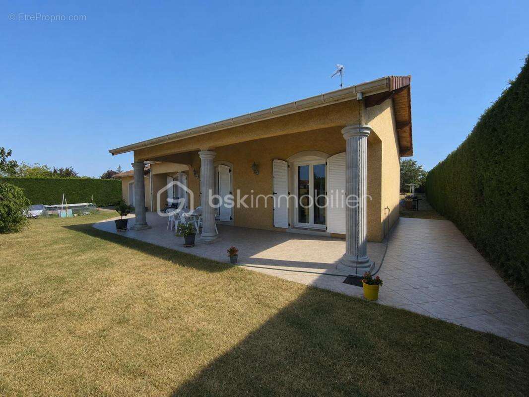 Maison familiale de plain-pied de 170 m² avec 2 830 m² de terrain - photo 19