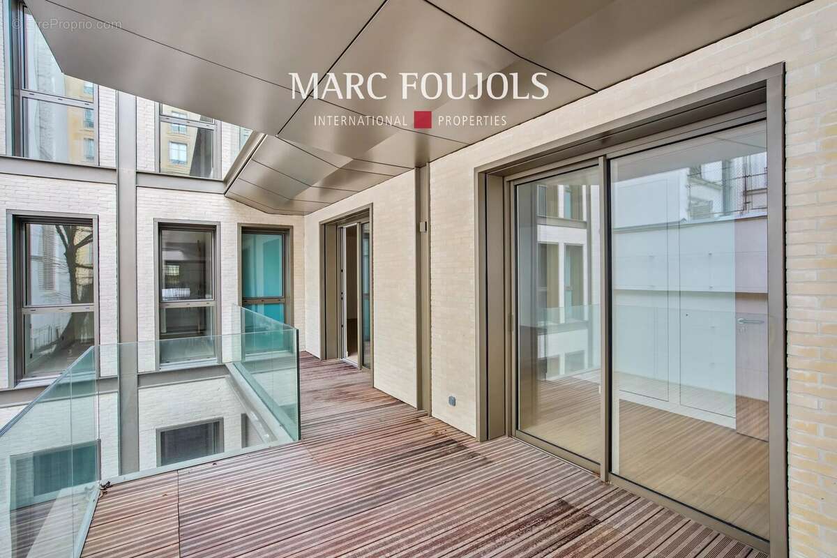 Appartement à PARIS-8E