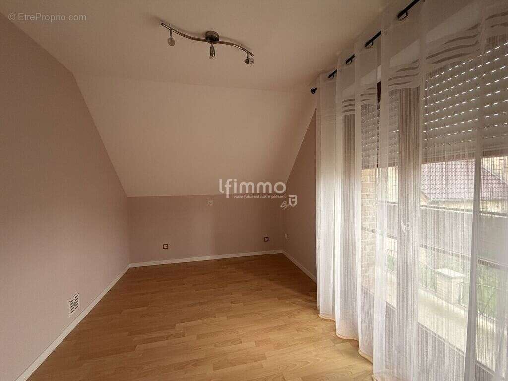 Maison à QUIEVRECHAIN