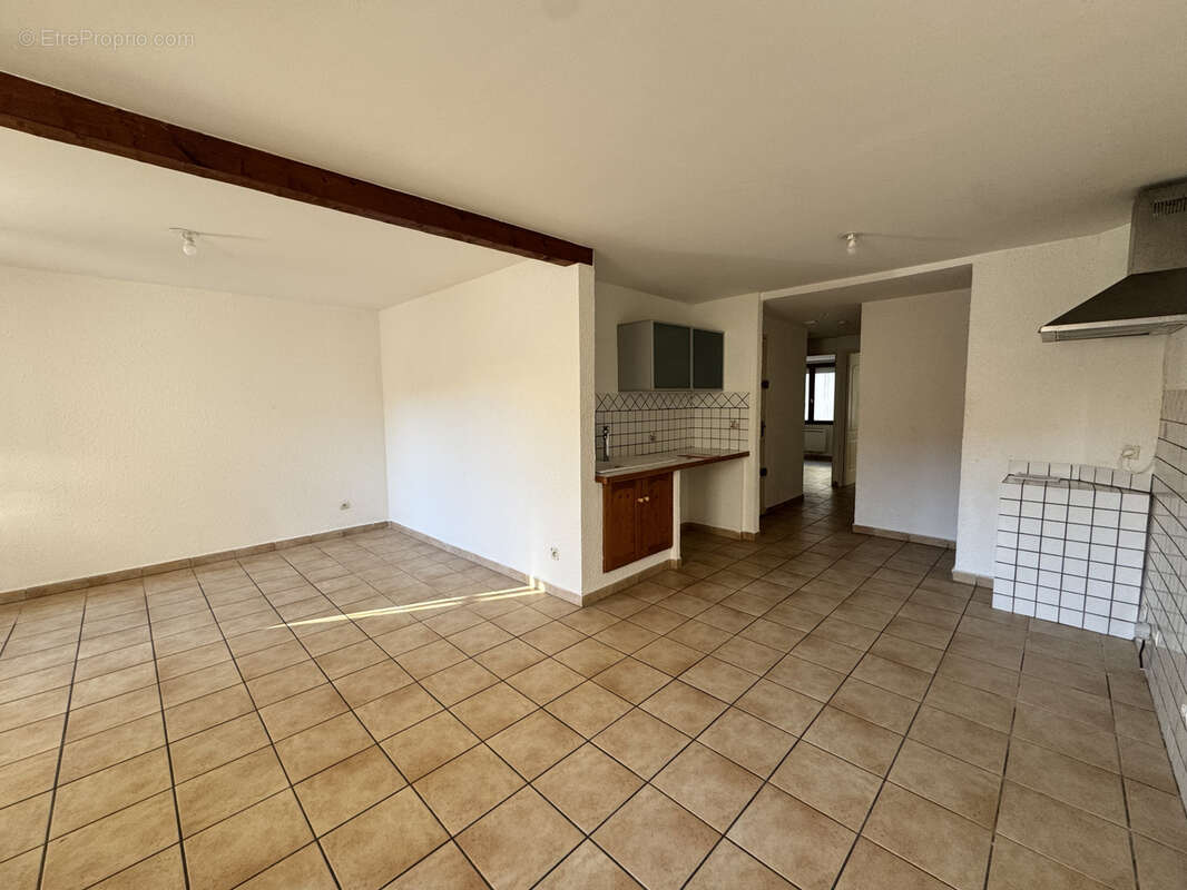 Appartement à SOLLIES-PONT