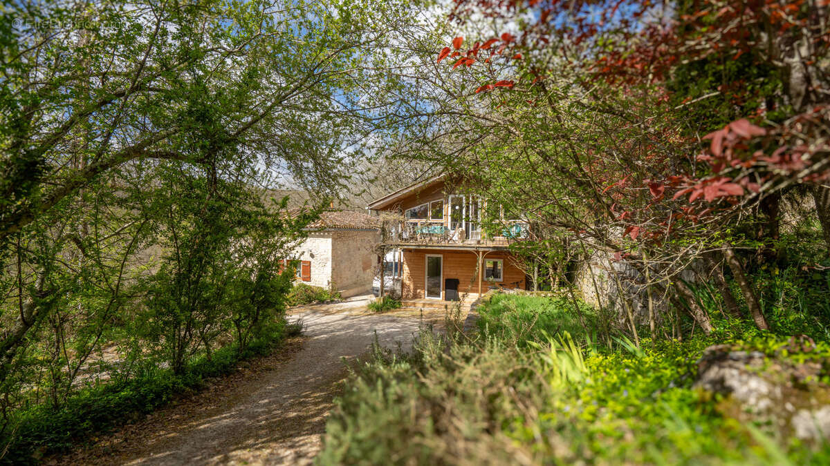 Maison à MONTAIGU-DE-QUERCY