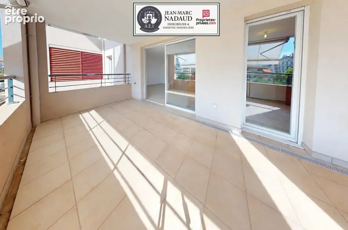Saint-Raphaël-Vieux Port -T4, 91m2 - grande terrasse - climatisation- 2 grands garages avec espaces de stockage - photo 3