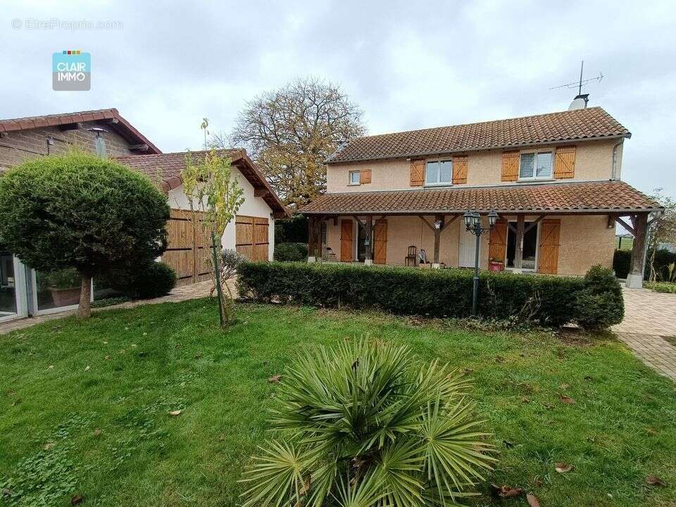 A CHEVROUX MAISON 4 PIECES DE 145 M² SUR TERRAIN DE 1 000 M²  - Maison à CHEVROUX