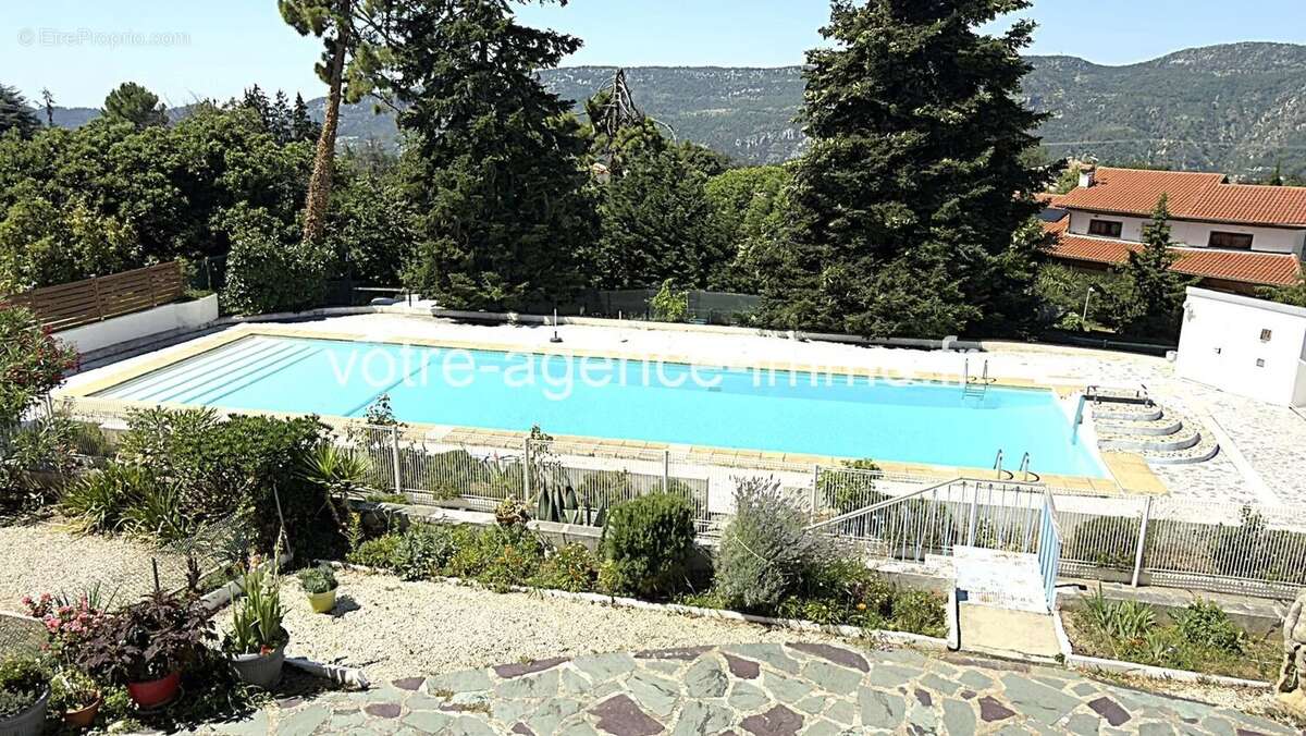 Berre-les-Alpes – T2 en dernier étage, piscine, parking - photo 10