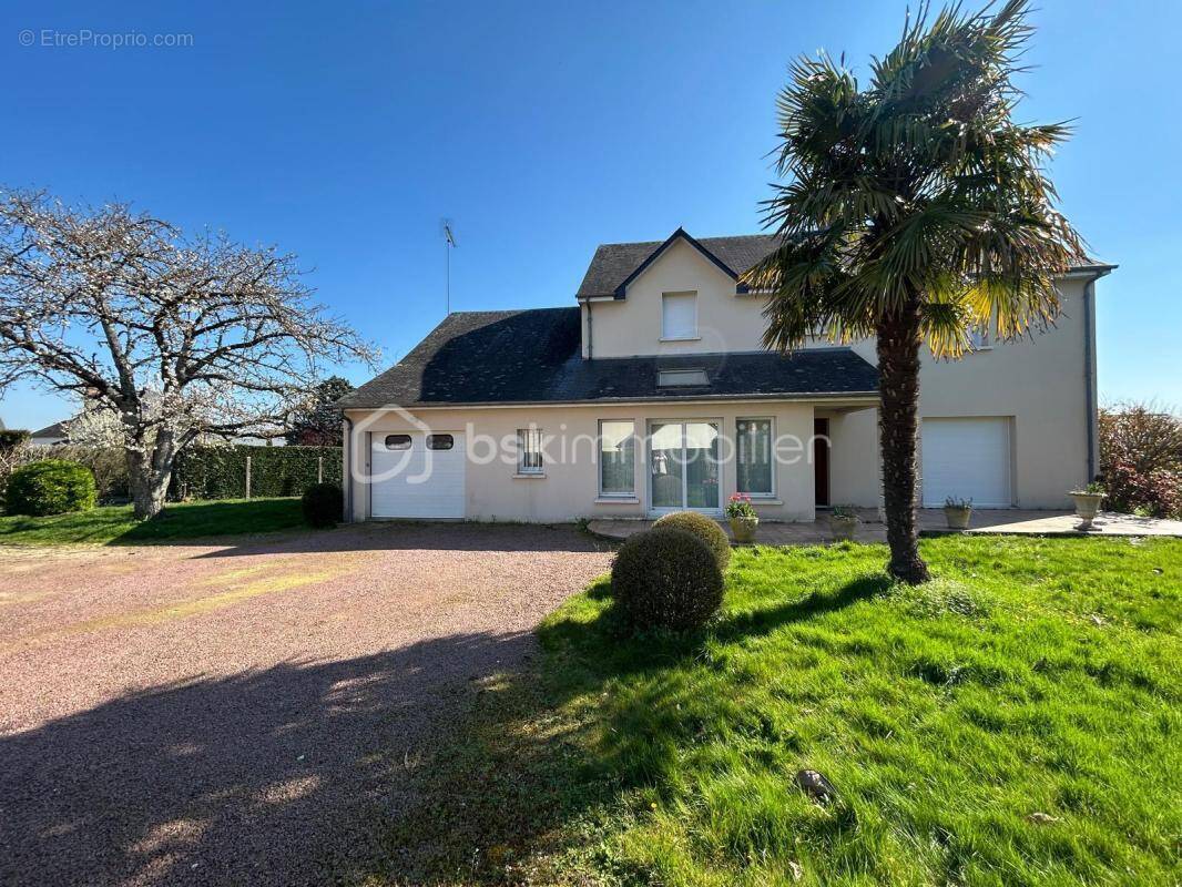 Maison à MESLAY-DU-MAINE