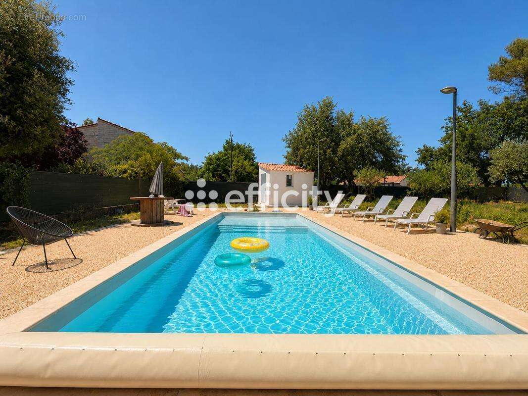Maison 153 m² à Saint-Maximin-La-Sainte-Baume  - photo 3