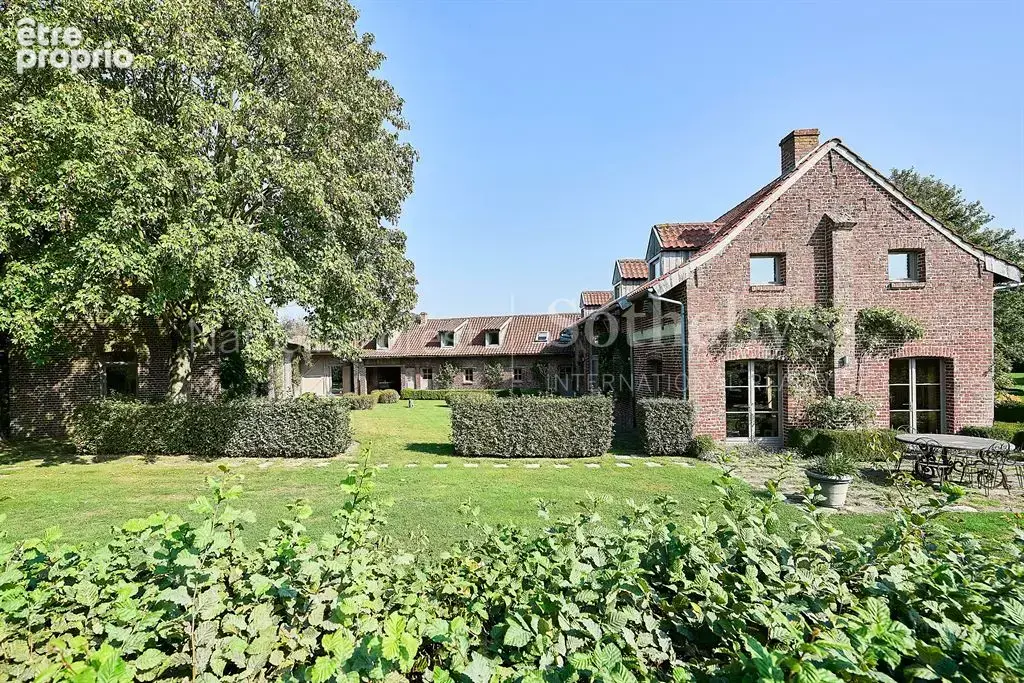 RONCQ magnifique corps de ferme avec piscine hanger et dépendance aménagée. - photo 2