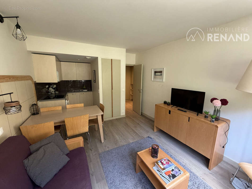 Pièce à vivr - Appartement à CLUSES