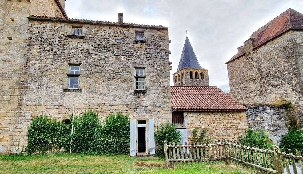 Maison à SAINT-POMPONT