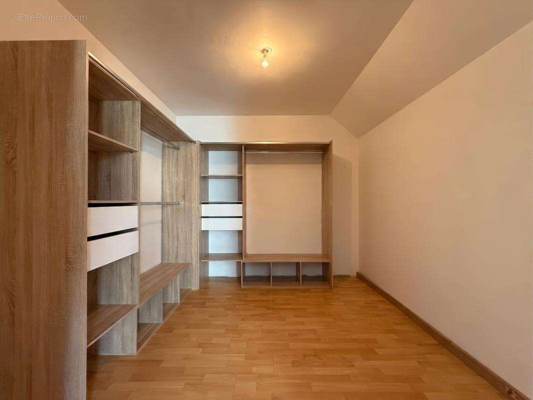 Maison 213 m² à Saint-Epain  - photo 10