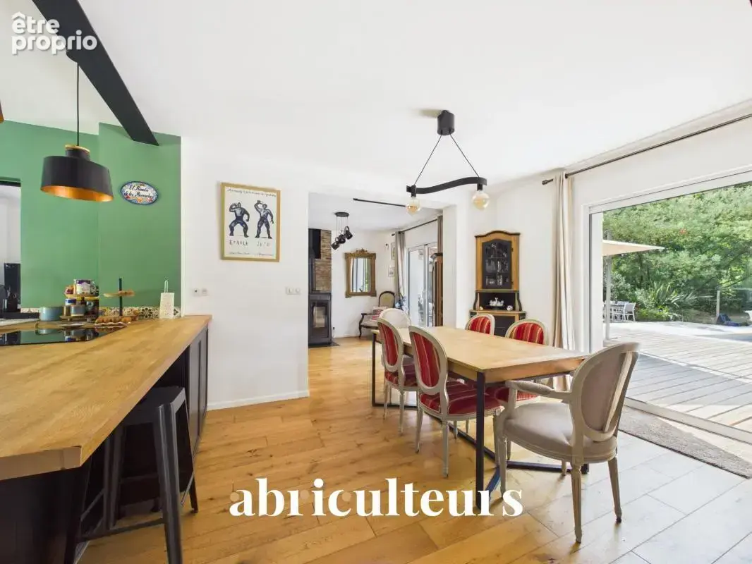 Havre de paix idéal pour votre famille avec jardin en vente à Sautron (44880) - photo 5