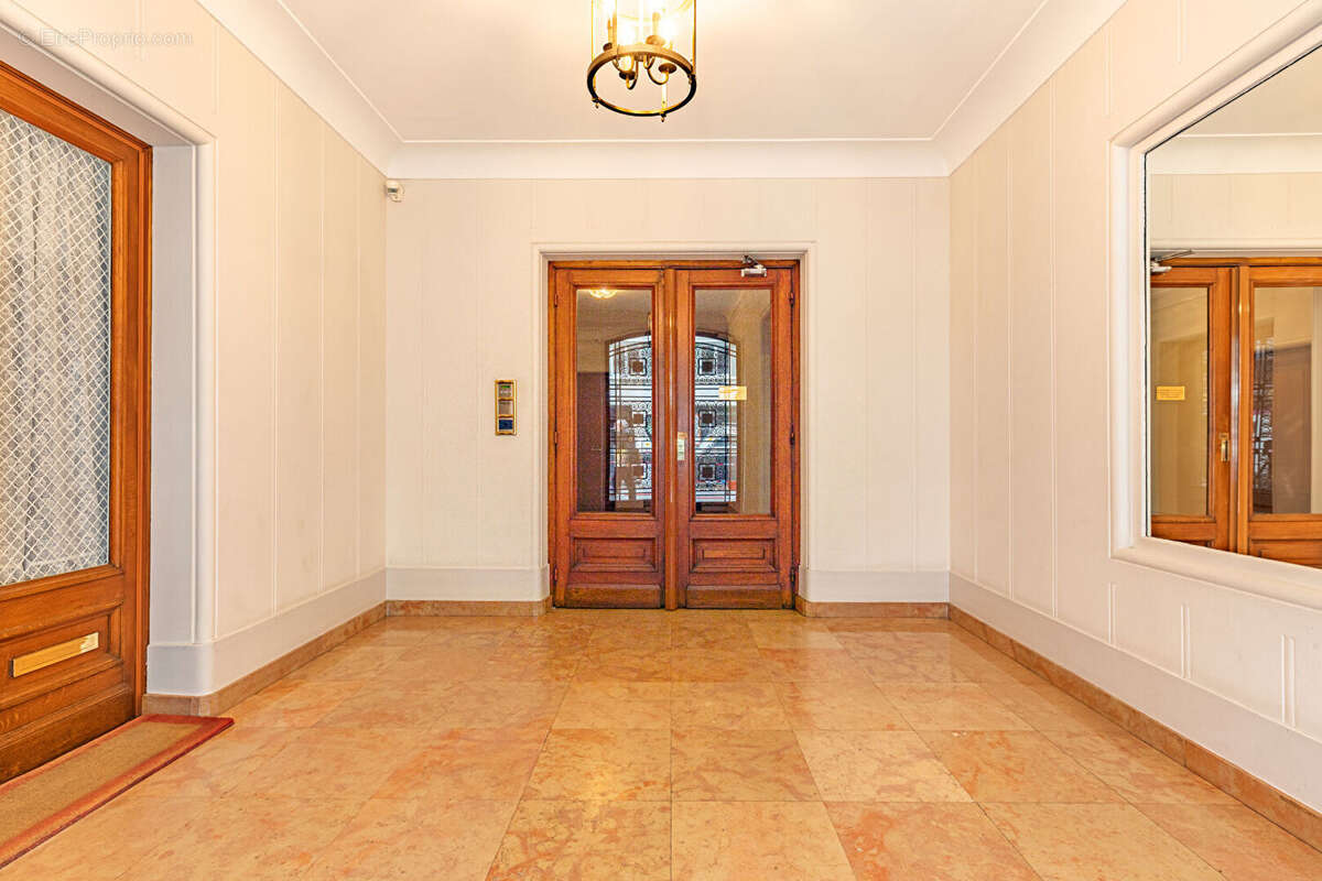 Appartement à PARIS-7E