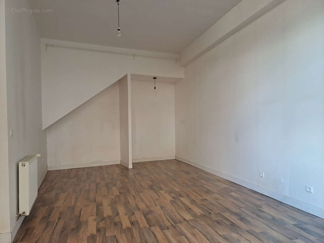 Appartement à FONTAINES-SAINT-MARTIN